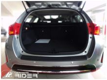 Ochranná lišta hrany kufru Toyota Auris 2012-2019 (combi) (2)