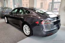 Prahové lišty Tesla Model S 2012-2026 (tmavé, lesklé) (7)