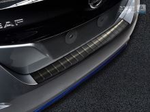 Ochranná lišta hrany kufru Nissan Leaf 2017- (hatchback, tmavá, matná) (3)