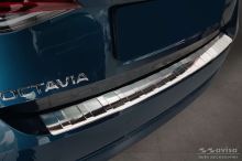 Ochranná lišta hrany kufru Škoda Octavia IV. 2020- (liftback, matná) (2)