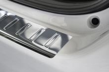 Ochranná lišta hrany kufru Toyota Yaris 2014-2020 (matná) (2)