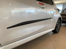 Boční ochranné lišty Toyota Yaris 2020- (3)