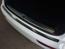 Ochranná lišta hrany kufru Audi Q5 2017-2024 (tmavá, matná) (1)